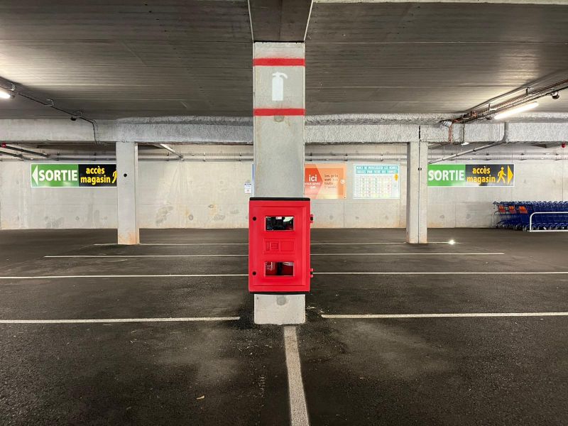 Feuerlöscherschutz für den Parkplatz