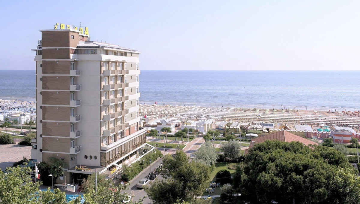 Los armarios para extintores transforman el interiorismo del Hotel Abner