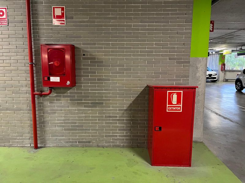 brandblusser kast Vereisten: Amerikaanse en Europese gids