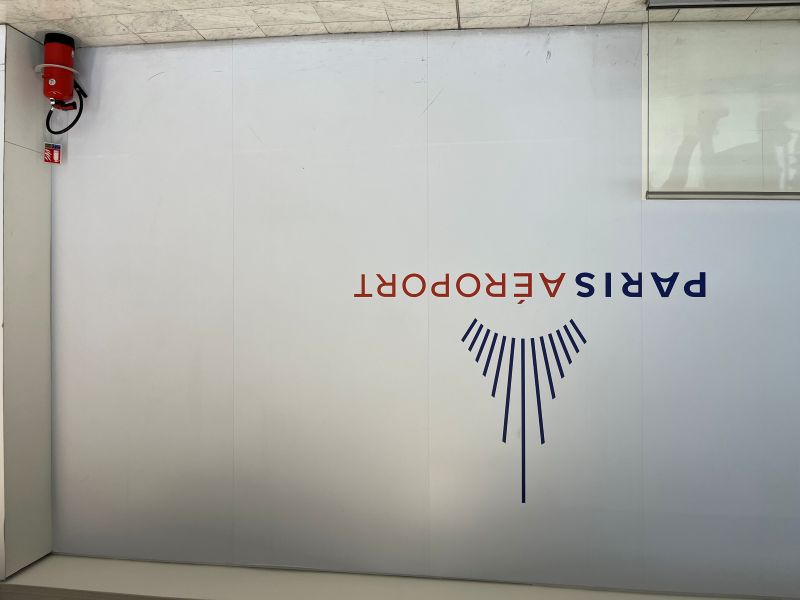 Luchthaven Parijs-Orly: Designfeu brandblusser kast in het hart van brandveiligheid